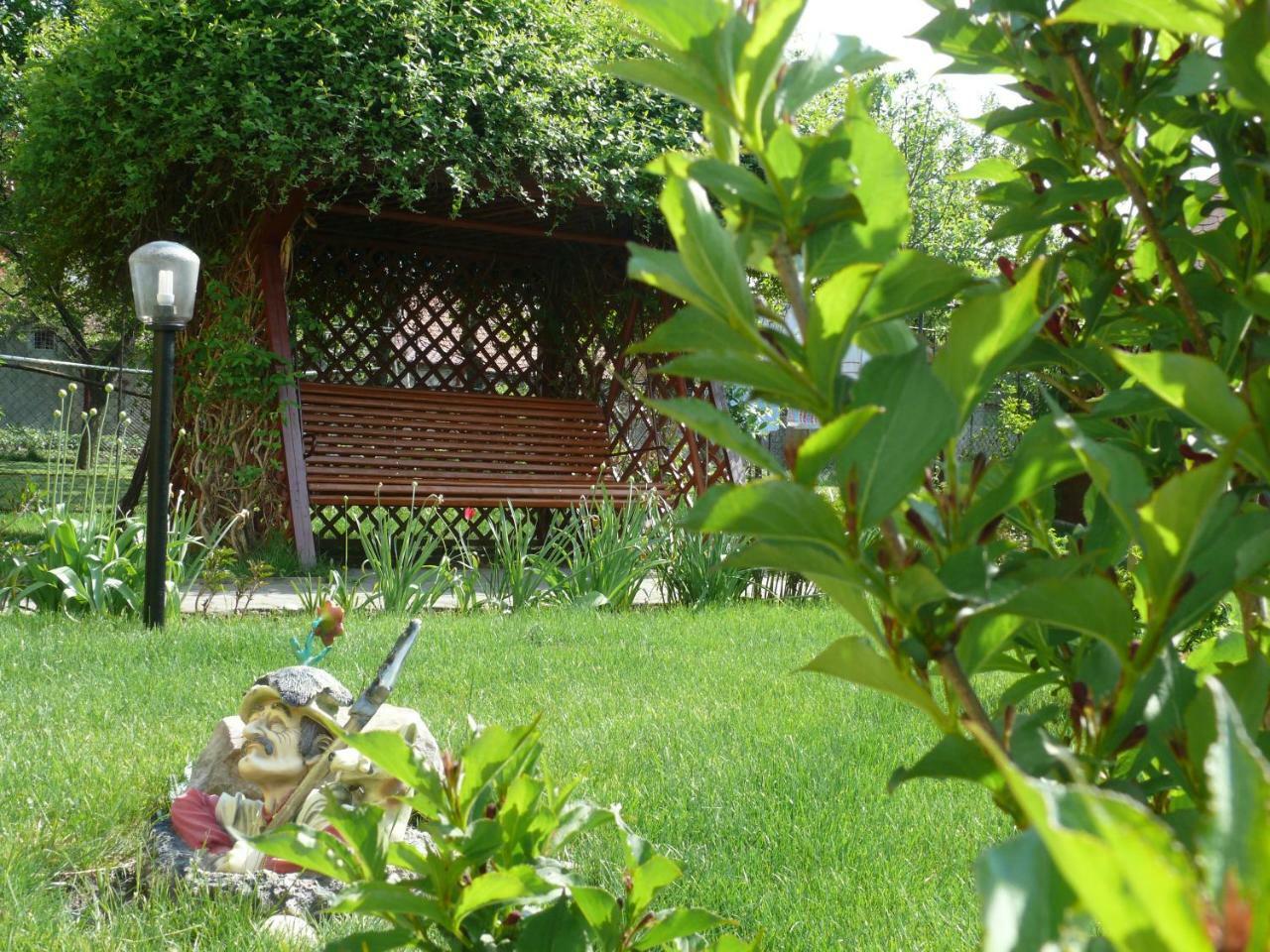 Pension Delia Gardens Timişoara Exteriör bild