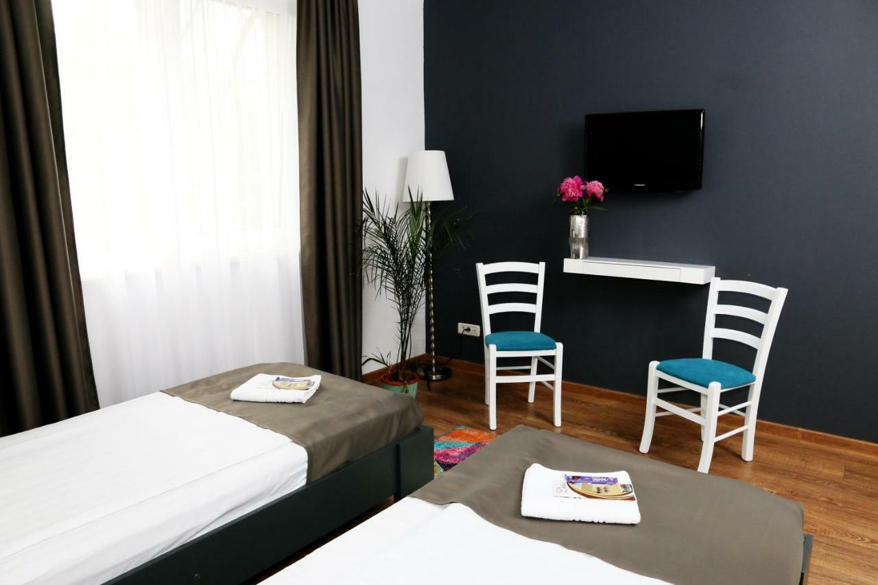 Pension Delia Gardens Timişoara Exteriör bild
